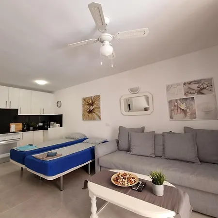 Διαμέρισμα First Sealine Studio No 2 Close To And Sea, Terrace, Heated Pool, Wifi *
