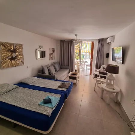 Διαμέρισμα First Sealine Studio No 2 Close To And Sea, Terrace, Heated Pool, Wifi *